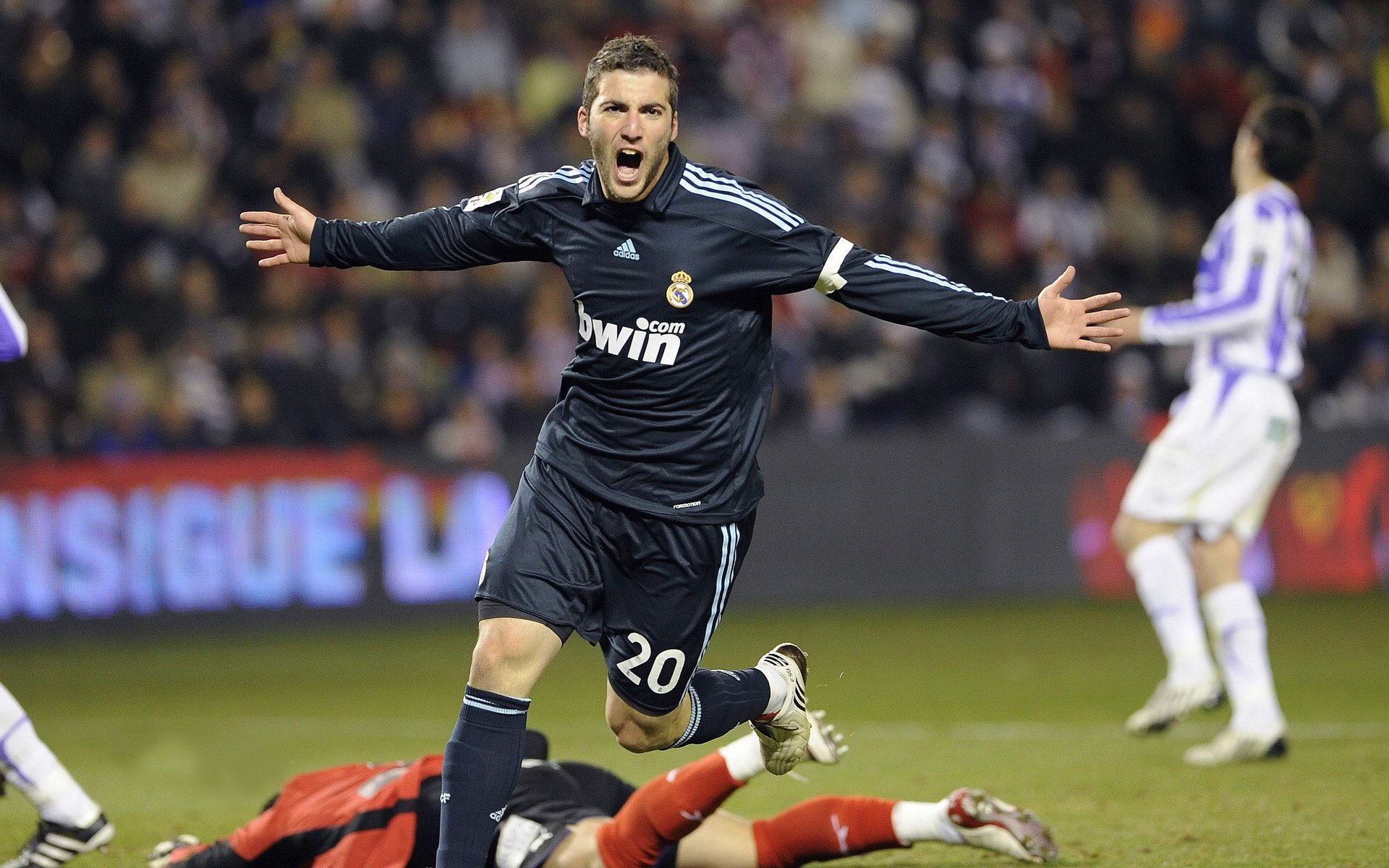 尼斯中场魔术师成为球队的灵魂,魔术队尼尔森